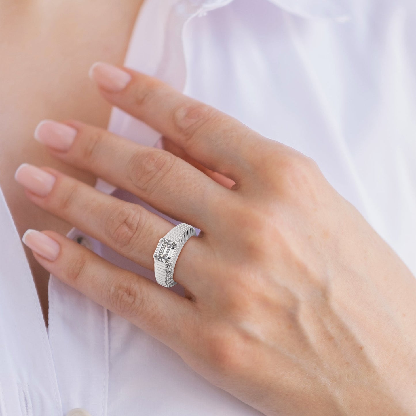 Imperial Edge Emerald Band Ring - Caratlink