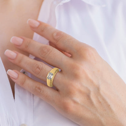 Imperial Edge Emerald Band Ring - Caratlink